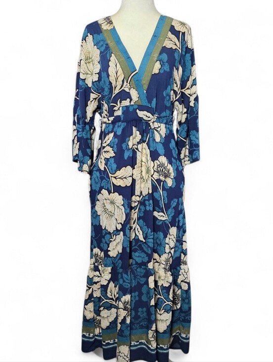 sofia by sofia vergara Dresses & Skirts - Sofia by sofia vergara Blue and Cream Floral Maxi Dress